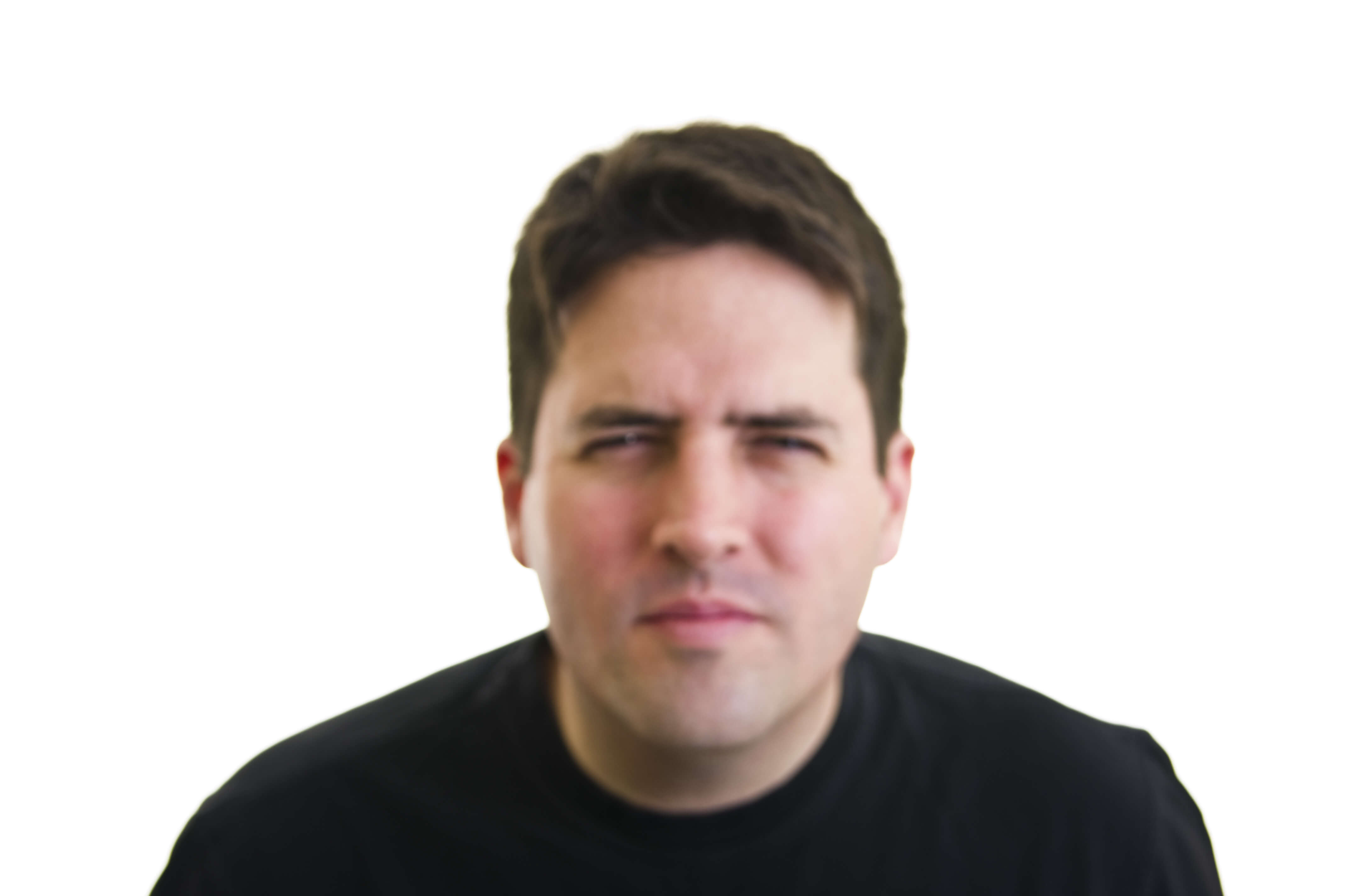 Девушка в очках для зрения читает книгу. Плохое зрение. Щурится в очках. Прищуренные глаза. Человек щурится.